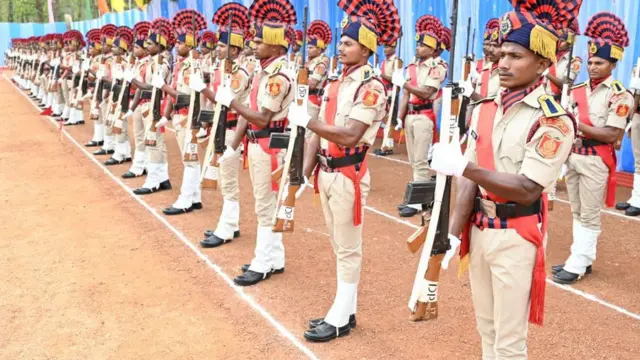 बस्तर फाइटर्स के नाम से स्थानीय युवाओं की भर्ती.