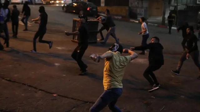 Ajam fohisha bilan jinsiy aloqa Issiq ayol ikki erkakni sikadi