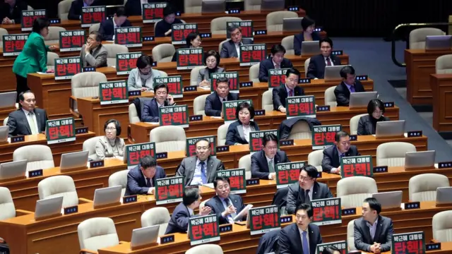 پارلمان در روز جمعه