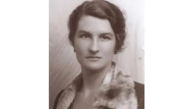 فيرجينيا هول