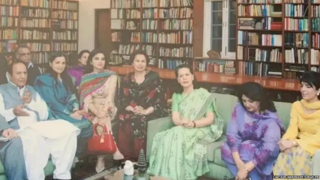 ਸੋਨੀਆ ਗਾਂਧੀ ਦੇ ਨਾਲ, ਇੱਕ ਵਫ਼ਦ ਨਾਲ ਆਈ ਅਰੂਸਾ ਆਲਮ