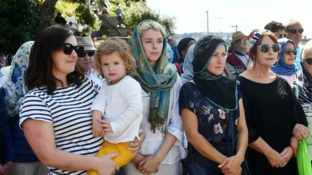 مواطنو نيوزيلندا يتضامنون مع الجالية المسلمة في نيوزيلندا