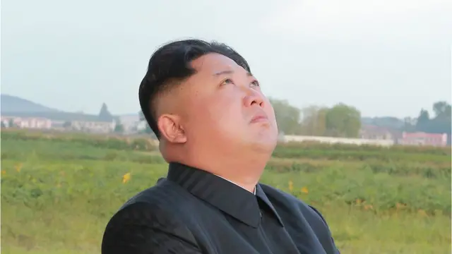，