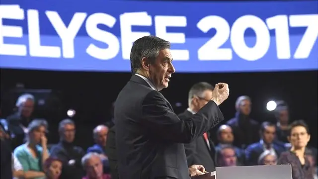 Il a débuté sa carrière en tant qu'assistant parlementaire.