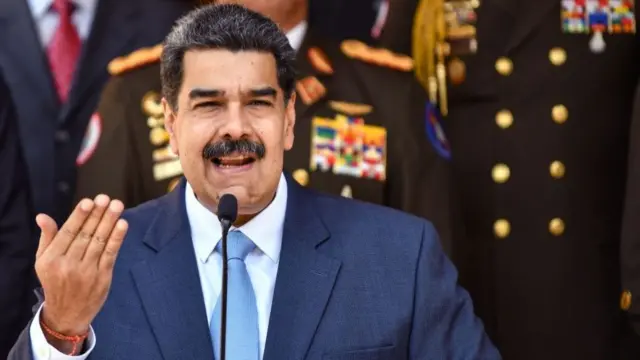 Николас Мадуро обещал первым привиться российской вакциной