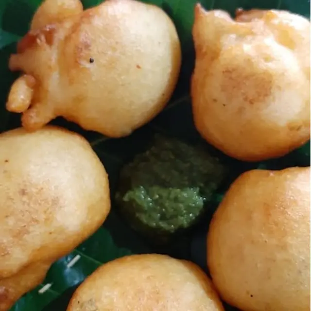 बेंग साग चटनी के साथ धुसका