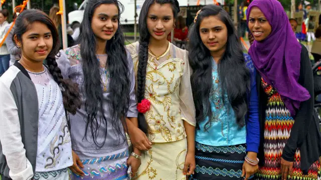 Khadijo AbdulKadir iyo saaxiibadeeda