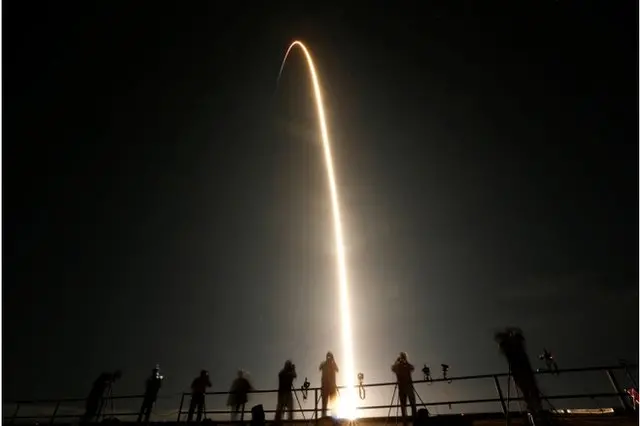 米スペースXの民間宇宙船、打ち上げ成功 野口聡一さんら搭乗