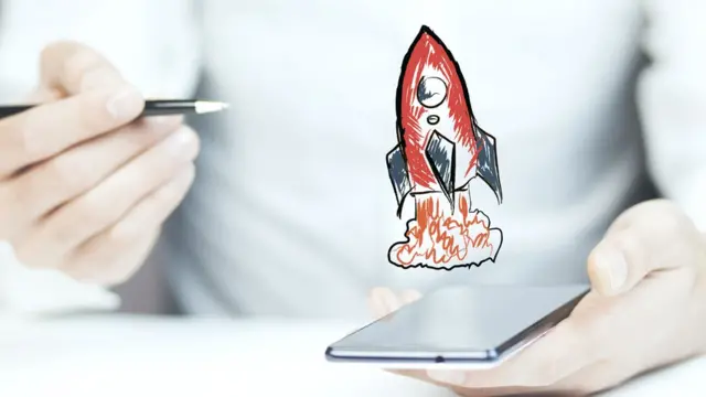 Hombre dibujando cohete