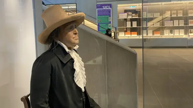Jeremy Bentham recibe a los estudiantes de la UCL