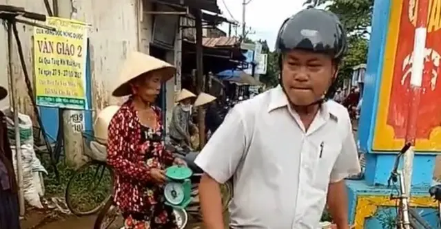 Ông Lê Tấn Thịnh, trưởng công an xã Quảng Điền thừa nhận mình là người đá thúng hàng