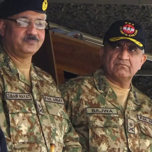जनरल ज़ुबैर हयात और जनरल बाजवा