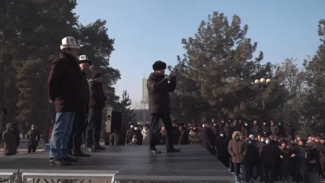 Төрт талапкер - Каныбек Иманалиев, Адахан Мадумаров, Канатбек Исаев, Клара Сооронкулова бириккенин жарыялашты