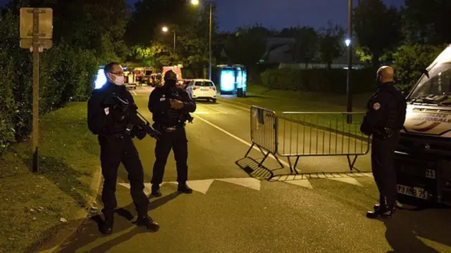 Поліція рекомендує місцевим не наближатися до місця злочину