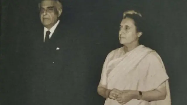 ਪ੍ਰਧਾਨ ਮੰਤਰੀ ਇੰਦਰਾ ਗਾਂਧੀ ਅਤੇ ਉਨ੍ਹਾਂ ਦੇ ਮੁੱਖ ਸਕੱਤਰ ਪਰਮੇਸ਼ਵਰ ਨਾਰਾਇਣ ਹਕਸਰ