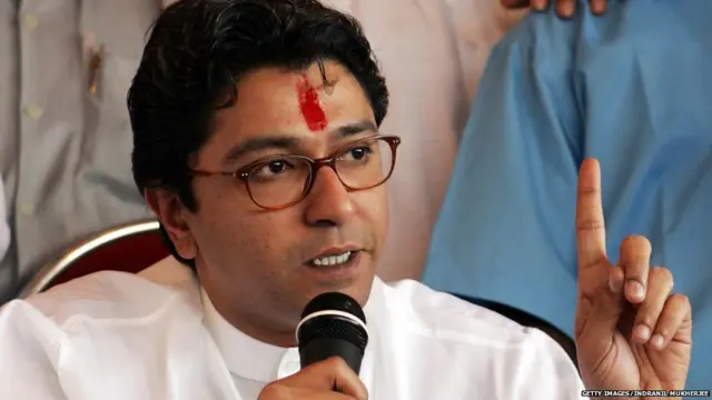 मोदींपासून महापालिकेपर्यंत सर्वांच्या कारभाराचे वाभाडे काढण्यात राज ठाकरेंना कोणतीही अडचण नाही.