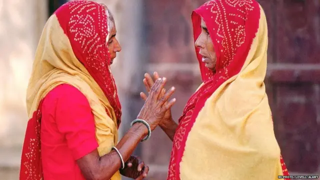 ਇੰਡੀਅਨ ਹੈੱਡ ਵੌਬਲ, ਸਿਰ ਹਿਲਾਉਣ ਦਾ ਵਿਹਾਰ