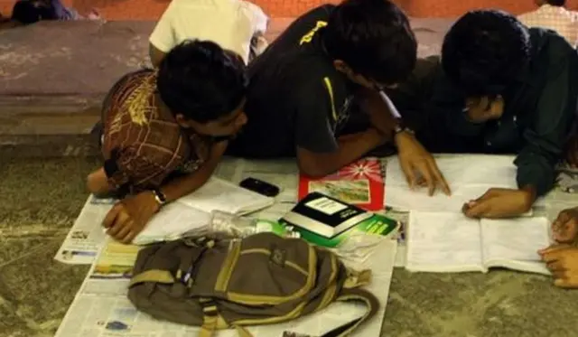 ప్రిపేరవుతున్న విద్యార్థులు