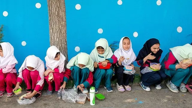 در سال تحصیلی جدی بیش از ۱۶ و نیم میلیون دانش آموز و حدود یک میلیون معلم سال تحصیلی جدید را نزدیک به دو هفته پیش در ایران آغاز کردند