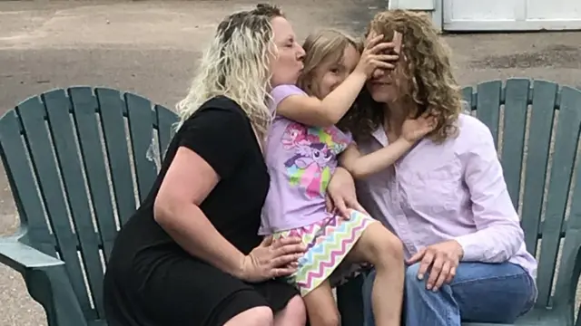 Hillary, Dawn y su hija Stella