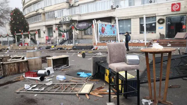 Следы погромов на улицах Алматы