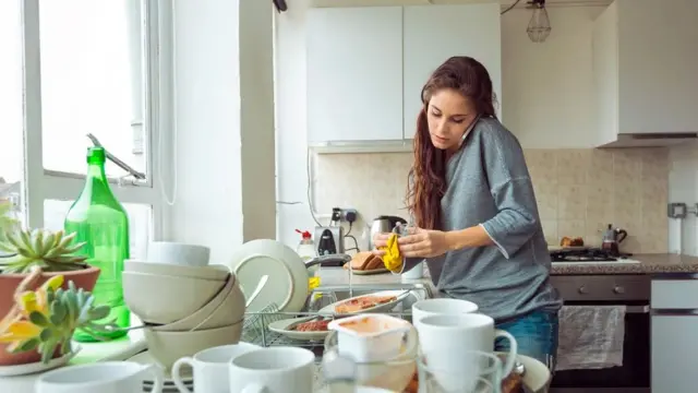 Mulher cozinhando