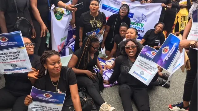 Women siddon for ground dey protest di killings