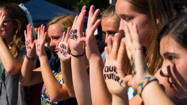 เยาวชนสหรัฐฯ ประท้วงเรื่องการเปลี่ยนแปลงสภาพภูมิอากาศ
