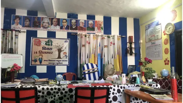 माध्यमिक विद्यालय बलुआ बाज़ार के प्रधानाचार्य का दफ्तर