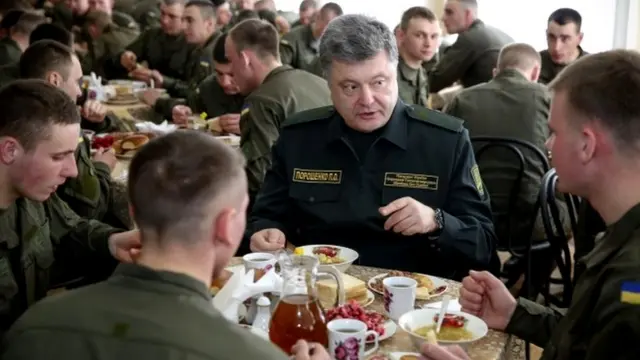 Порошенко і військові