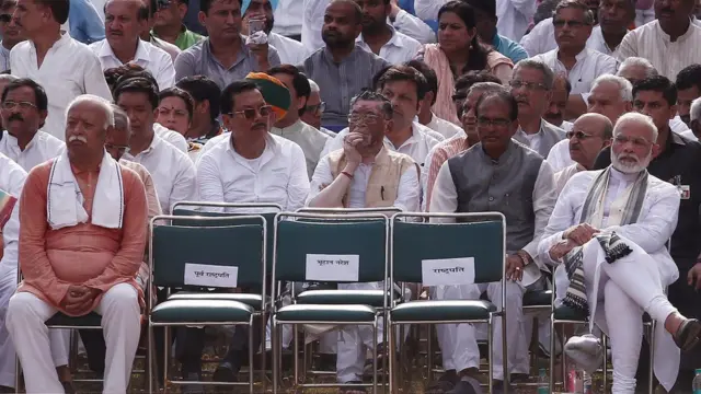 मोहन भागवत, नरेंद्र मोदी