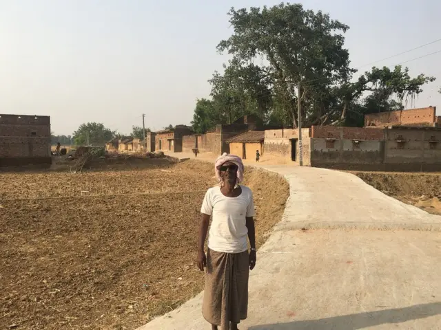 बथानी टोला गांव की ओर जाती सड़क