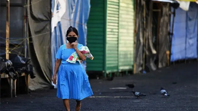 Mujer en El Salvador