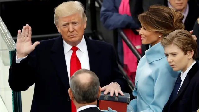 2017年1月20日，唐纳德·特朗普宣誓成为第45届美国总统。