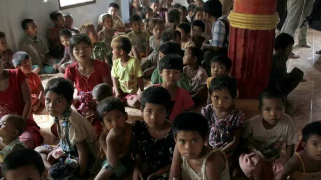 အစိုးရစစ်တပ်နဲ့ အေအေကြားတိုက်ပွဲတွေ ဒုက္ခရောက်ရတဲ့ ရခိုင်ပြည်သူတွေ