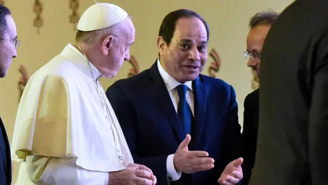 Papa ile Mısır Cumhurbaşkanı Abdülfettah Sisi (sağda)