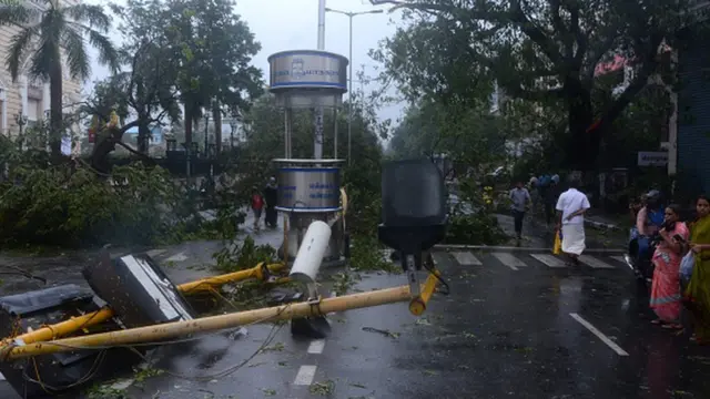 புரட்டி போட்ட 'வர்தா'