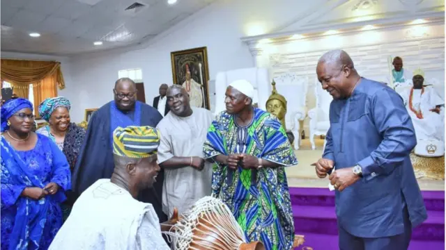 AarẹMahama n jo si ilu ati ṣẹkẹrẹ ni aafin oodua