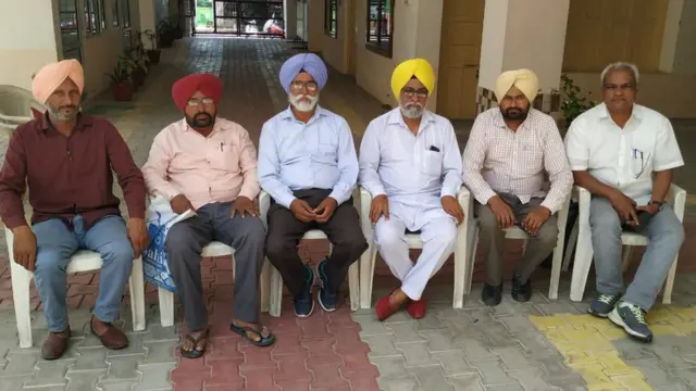 ਪੰਜਾਬ ਖੇਤ ਮਜ਼ਦੂਰ ਯੂਨੀਅਨ ਵੀ ਆਪਣੇ ਵਰਕਰਾਂ ਨੂੰ ਵੋਟਾਂ ਮੰਗਣ ਵਾਲੀਆਂ ਪਾਰਟੀਆਂ ਤੋਂ ਸੁਚੇਤ ਕਰਨ ਲਈ ਮੀਟਿੰਗਾਂ ਕਰ ਰਹੀ ਹੈ।