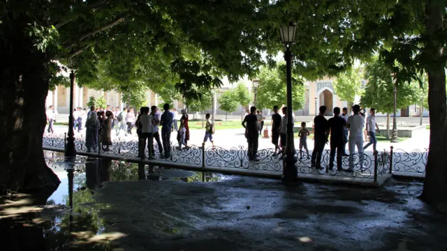 د امام بخاري ارامځای