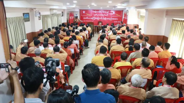 NLD ပါတီအစည်းအဝေး (ပုံဟောင်းများ)