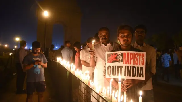 ধর্ষণের শিকার মেয়েদের থেকে সমাজ মুখ ফিরিয়ে নিলেও সাধারণত বাবা মা অন্তত তার পাশে থাকেন।