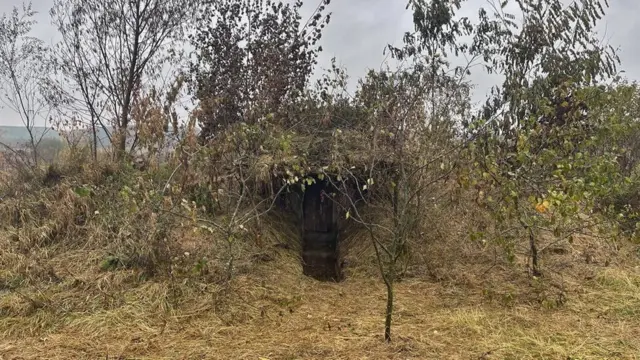 Блиндаж в поле