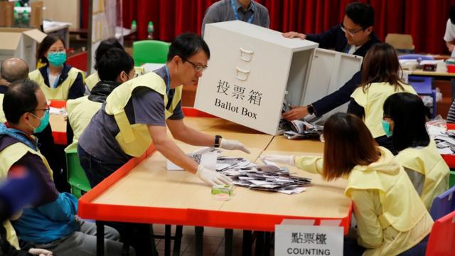 2019年香港区议会选举结束后某投票站开箱点票(25/11/2019)