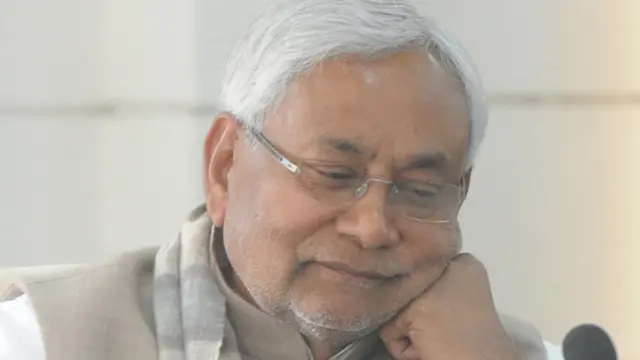 বিহারের মুখ্যমন্ত্রী নীতীশ কুমার ফারাক্কা বাঁধ ভেঙে ফেলার দাবি জানিয়েছিলেন প্রধানমন্ত্রীর কাছে