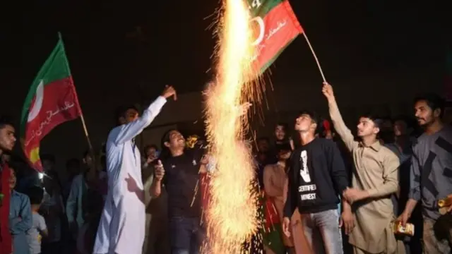 इमरान के समर्थक