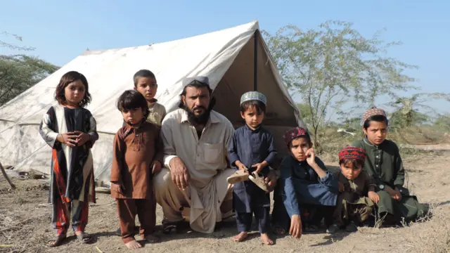 آئی ڈی پیز کیمپ