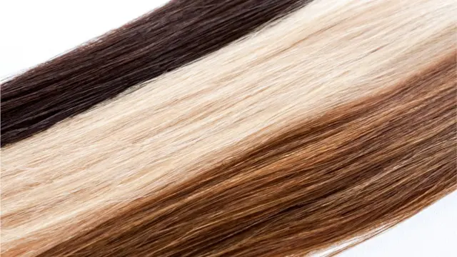 біле, чорне та коричневе волосся