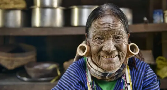 Perempuan dari suku Uppriu