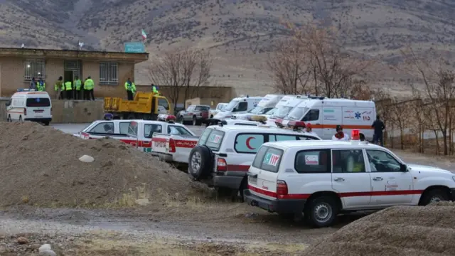 آمبولانس‌ها در نزدیکی محل سقوط